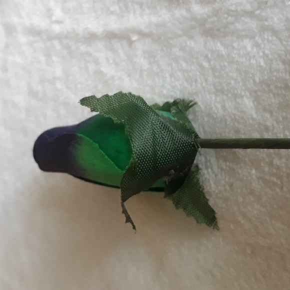 Green wooden rose, 13 inches long - Picture 4 of 6